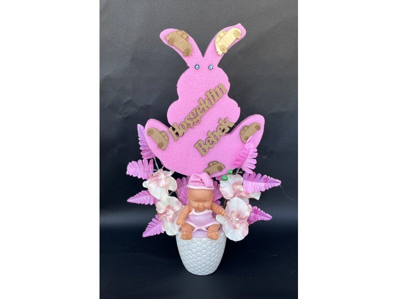 Sevimliliği ve Zarafeti Bir Arada: Strafor Tavşanlı Kız Bebekli Yapay Çiçek Sevimliliği ve Zarafeti Bir Arada: Strafor Tavşanlı Kız Bebekli Yapay Çiçek