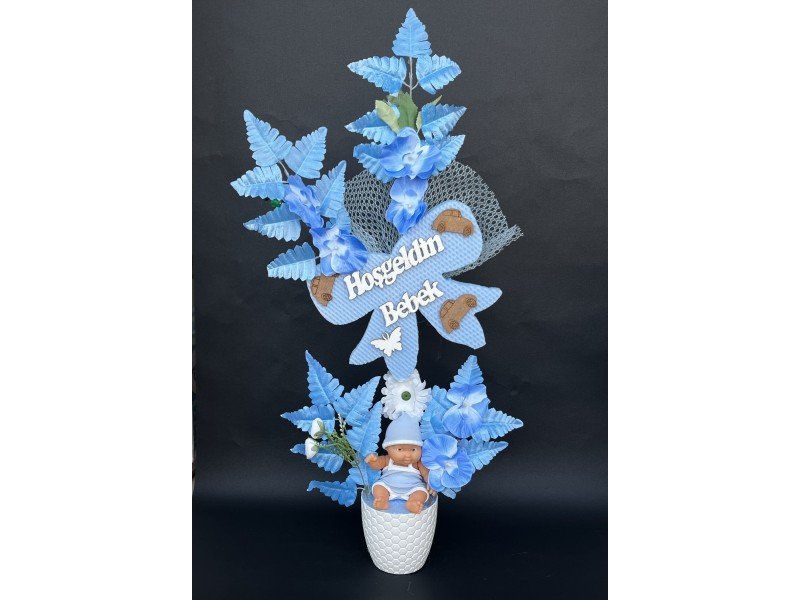 Zarif ve Şık Tasarım: Telgar ve Strafor Kurdaleli Erkek Bebekli Yapay Çiçek Zarif ve Şık Tasarım: Telgar ve Strafor Kurdaleli Erkek Bebekli Yapay Çiçek