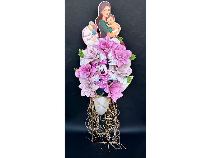 Benzersiz Tasarım Sehpalı ve Anne Kızlı Figürlü Kız Bebekli Yapay Çiçek Benzersiz Tasarım Sehpalı ve Anne Kızlı Figürlü Kız Bebekli Yapay Çiçek