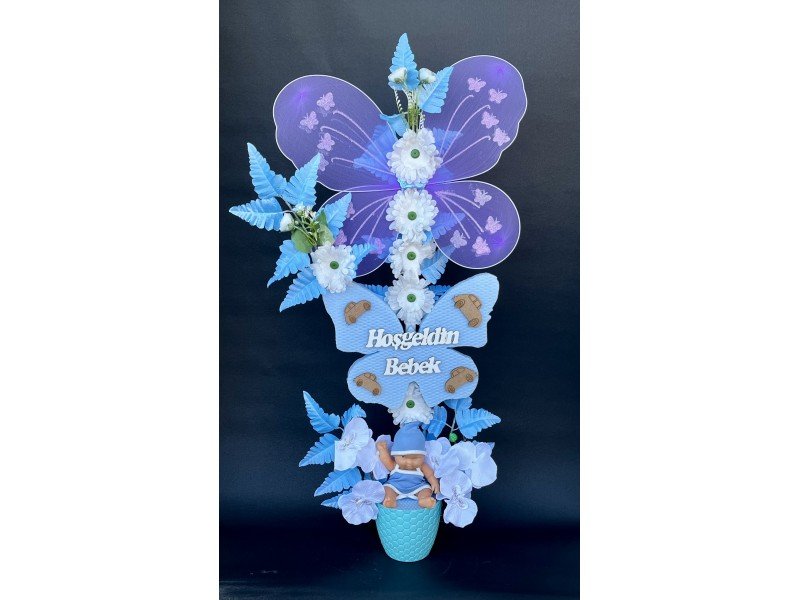 Erkek Bebekli ve Kelebekli Çiçek Aranjmanı