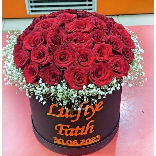 31 Kırmızı Gül – Siyah Silindir Vazoda Özel İsteme Çiçeği 31 Kırmızı Gül – Siyah Silindir Vazoda Özel İsteme Çiçeği